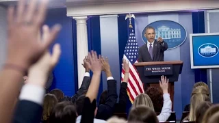 Obama surprises student journalists at briefing