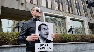 Удальцов протестует у Совета Федерации против повышения пенсионного возраста