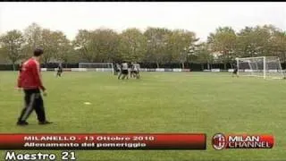 Great freekick of Ronaldinho in Training - 13 10 2010