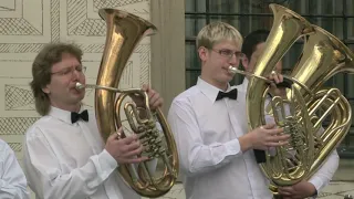 ŽADOVJÁCI - Pod jednou střechou