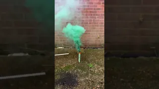 Green Smoke Bomb - Dynastyparty