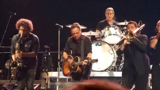 Stayin' Alive - Bruce Springsteen (17-05-2014 Mohegan Sun Arena, Uncasville, Connecticut)