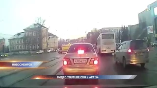 Машина скорой помощи попала в ДТП в Кировском районе Новосибирска