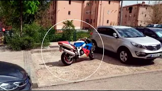 Vecinos en pie de guerra: ¿Se pueden aparcar las motos así en una vía pública?