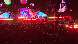 Performance @coldplay song Adventure of A Lifetime in Singapore 31 January 2024