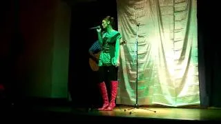 Julia Savage singing Toxic by Brittney Spears