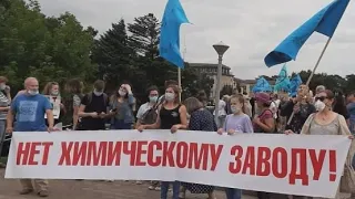 Находка бастует против химзавода. Вслед за Хабаровском жители вышли на митинг, задержаны 2 участника