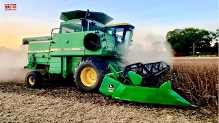 JOHN DEERE 8820 Turbo Combine Harvesting Soybeans