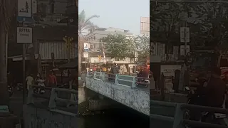 Ramai Lancar Jalan Jembatan Besi arah Krendang Raya Jakarta Barat Tambora Indonesia