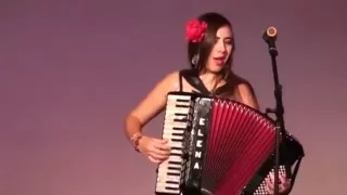 КАТЮША (accordion girl) - KATYUSHA (аккордеонистка Елена Стенькина) - ШОУ - Russian folk song