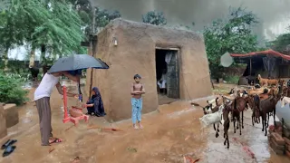 Most Dangerous Rain And Thunderstorm Punjab Village Pakistan | Heavy Rain In Pure Mud House