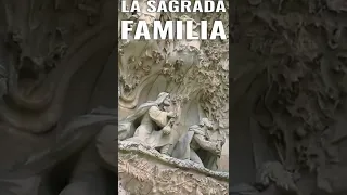 LA BASILICA DE LA SAGRADA FAMILIA DE BARCELONA: LA FACHADA DEL NACIMIENTO, LA FACHADA DE GAUDI