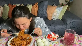 2😊 packets Korean ramen noodles with egg mukbang