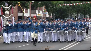 Schützenfest 2024 Neuss-Furth. Die Königsparade der Edelknaben, Voreiter, Sappeure und Grenadiere.