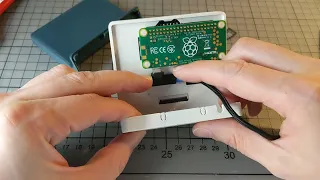 Disassembly: Desktop Case for pimoroni HyperPixel 4.0 Square Touch and Raspberry Pi *zero*