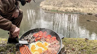 АНГЛИЙСКИЙ ЗАВТРАК В СКОВОРОДЕ НА КОСТРЕ...**РЕЦЕПТ В ЛЕСУ**