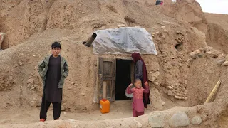 Жизнь в пещере самой холодной зимой Афганистана | Жизнь 2000 лет назад