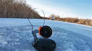 ДОМ С ПЕЧКОЙ НА БЕРЕГУ! ЖЕРЛИЦЫ НА ЛЬДУ! Рыбалка с ночевкой! ОСТАВИЛИ ЖЕРЛИЦЫ НА НОЧЬ! И так бывает!