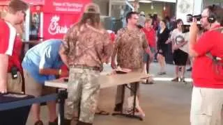 Mountain Man from Duck Dynasty at wing competition