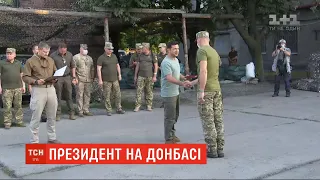 Володимир Зеленський відзначив військових орденами, медалями та годинниками