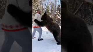 Русский Мужик и Медведь / Дружба с первого взгляда / Russian Bears #russian #bear