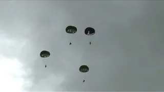 Paratroopers perform tribute jump on eve of D-Day anniversary | AFP