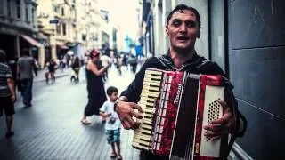 Incredible Romani Singer & Accordion player in the streets of Istanbul