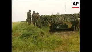 KOSOVO: PRISTINA: RUSSIAN SOLDIERS SECURE AIRPORT