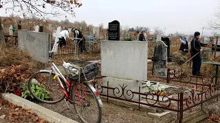 Уборка территории кладбища в Басарабяске: кто принял участие в субботнике?
