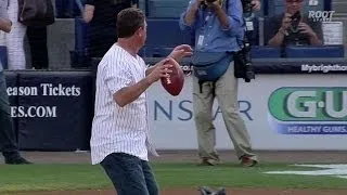 PIT@NYY: Dan Marino tosses first pitch vs. Yankees