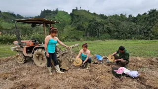 The mechanic girl helped the farmer change the tractor's wheel bearing