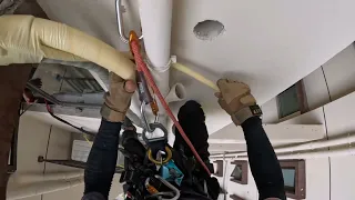 Brave Asian men rely on strength and technology to install equipment at an altitude of 100 meters