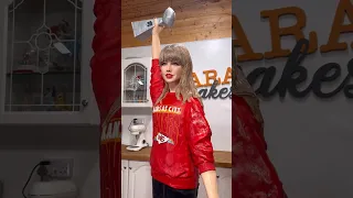 A lifesize cake of Taylor Swift 😳