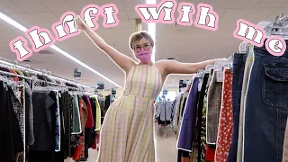 COME THRIFT WITH ME || Putting together outfits with the items I thrift! || Thrift Haul Try on!