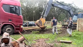 Chegou o trator de esteira PC para desatolar o Scania.. agora vai..