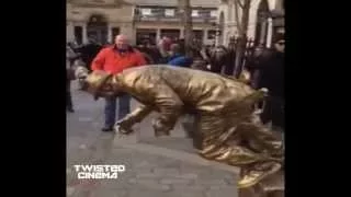 Amazing Living Statue / Street Entertainer