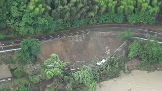 国道崩落し車転落、2人けが　豪雨の影響か　熊本・八代