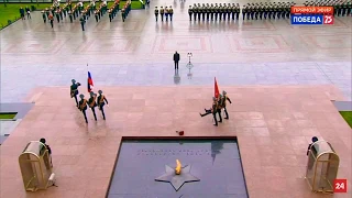 Знамённая группа. Государственный флаг РФ и Знамя Победы. 9 мая 2020