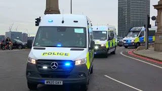 UK Police vehicles emergency lights + sirens during mutual aid in London