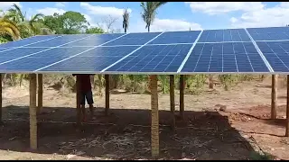 14 placas solares alimentando uma bomba de 7,5 cv!! Ronaldo fez esse sistema top