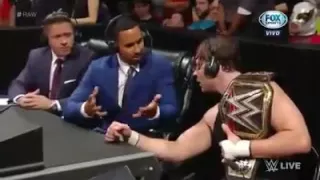 Dean Ambrose hablando en español