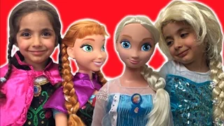 Elsa And Anna DRESS UP GIANT DOLLS  + Anna’s Birthday - Lego Castle Toys