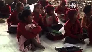 India's Poor Go to School Under a Bridge