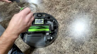 How to remove and replace Side Brush motor of iRobot Roomba i-Series