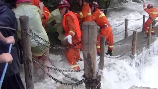 Firefighters Rescue Tourists Trapped at Scenic Spots in Zhejiang