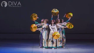 Vietnamese dance "Shine of the Heavenly River", group AZHAR