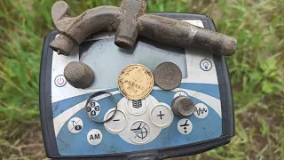 Поиск монет с металлоискателем. Поиск монет в старой деревне.  Коп монет 2022.