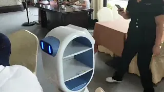 Aobo Robot Benben is working in the restaurant