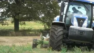 New Holland T7040 Auto Command in action