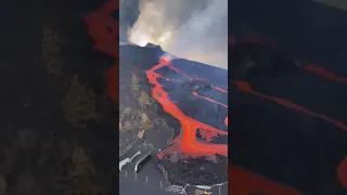 see the lava from the eruption of La Palma volcano 2021